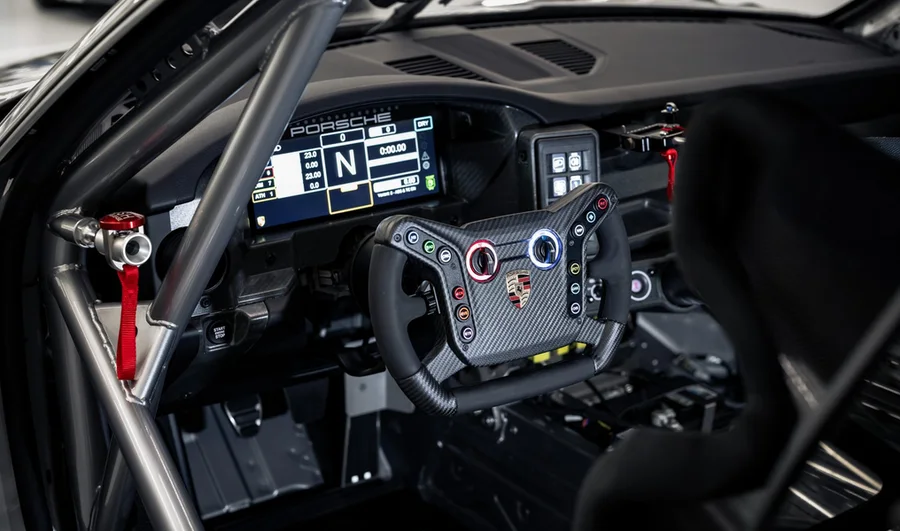 Poste de pilotage Porsche 911 GT4 R