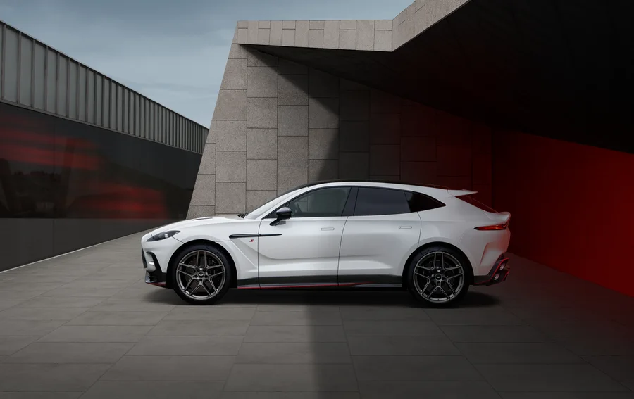 Aston Martin DBX S