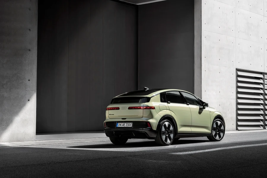 Arrière Audi A2 e-tron électrique premium 