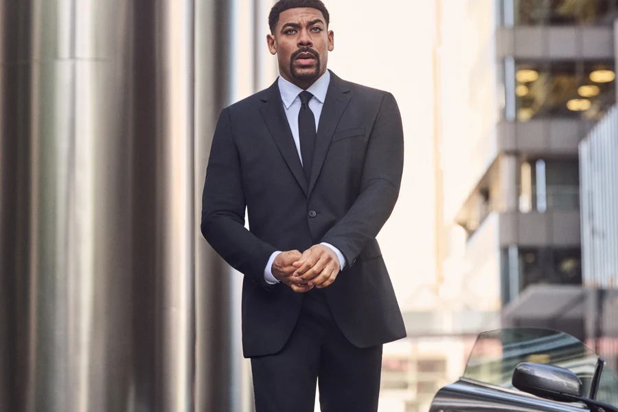 Automne hiver 2026 BOSS avec Aaron Pierre