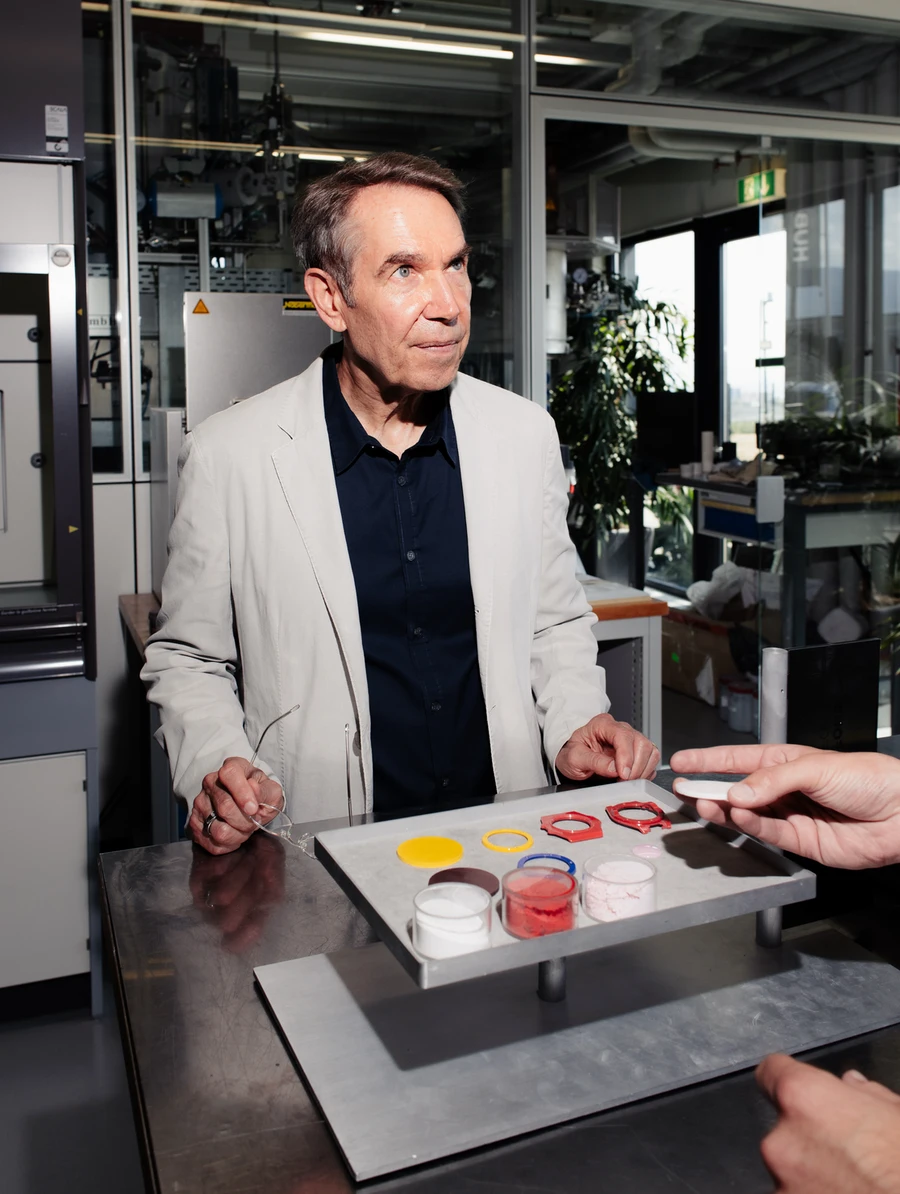 Jeff Koons à la manufacture Hublot