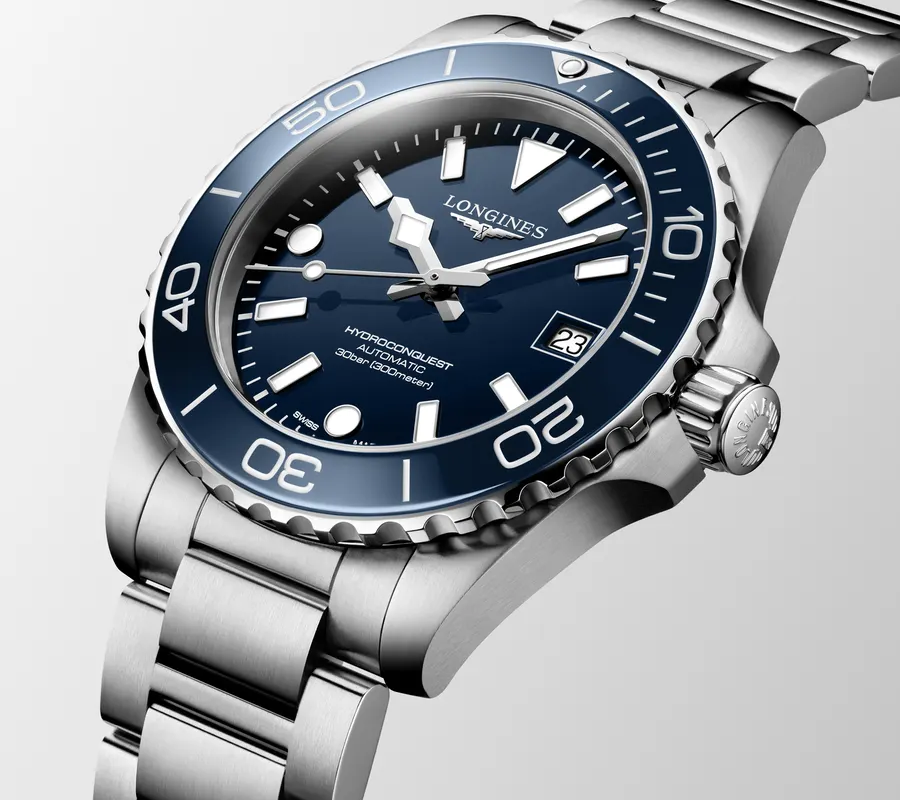 Longines HydroConquest -
Montre automatique, Ø 39.00 mm, Acier inoxydable et lunette en céramique, référence L3.780.4.96.6