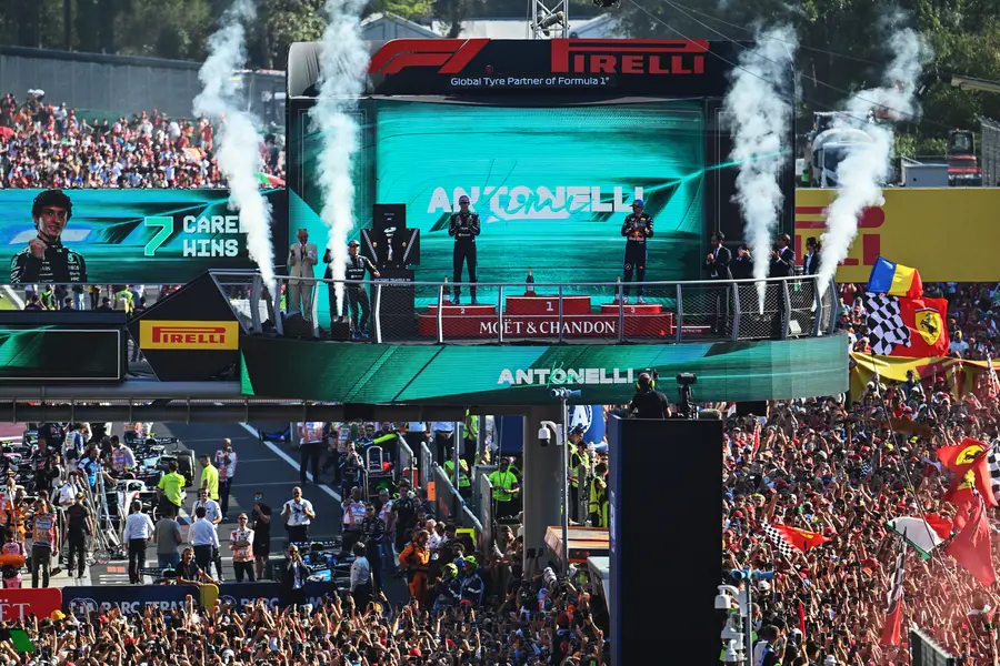 Kimi Antonelli gagne à Monza après une remontée depuis la 19e place