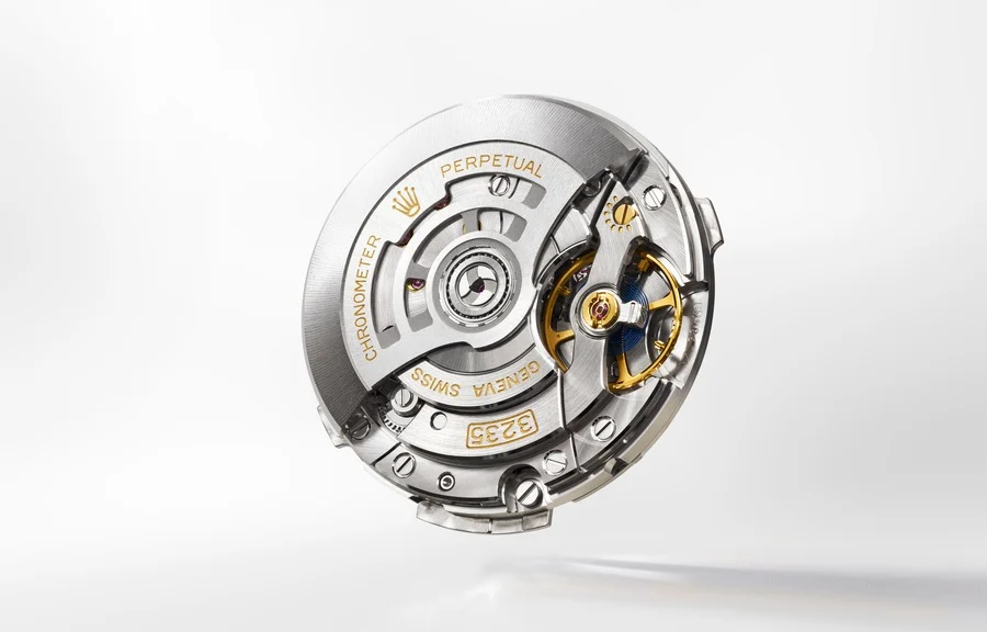 Les Datejust 36 et 41 reçoivent le calibre automatique Rolex 3235. 