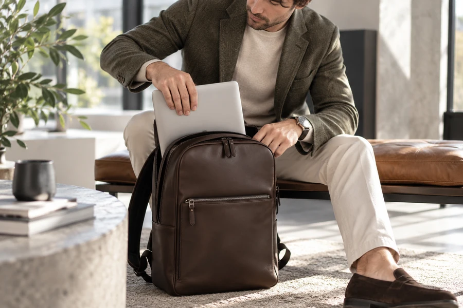 Un compartiment dédié et bien protégé devient essentiel lorsque l’ordinateur accompagne chaque déplacement.