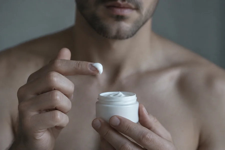Le soin hydratant homme n'est pas réservé aux peaux sèches