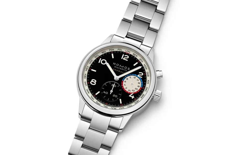 NOMOS Club Sport Worldtimer dark : 24 fuseaux horaires au poignet