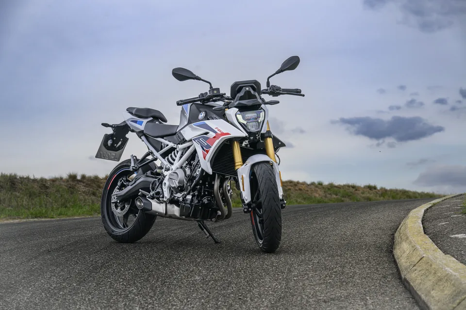 Nouvelle BMW F 450 R. Un roadster léger, agile et affirmé.