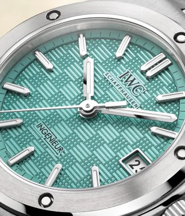 IWC Ingenieur Automatic 35 : le cadran bleu Pool insuffle une fraîcheur inédite