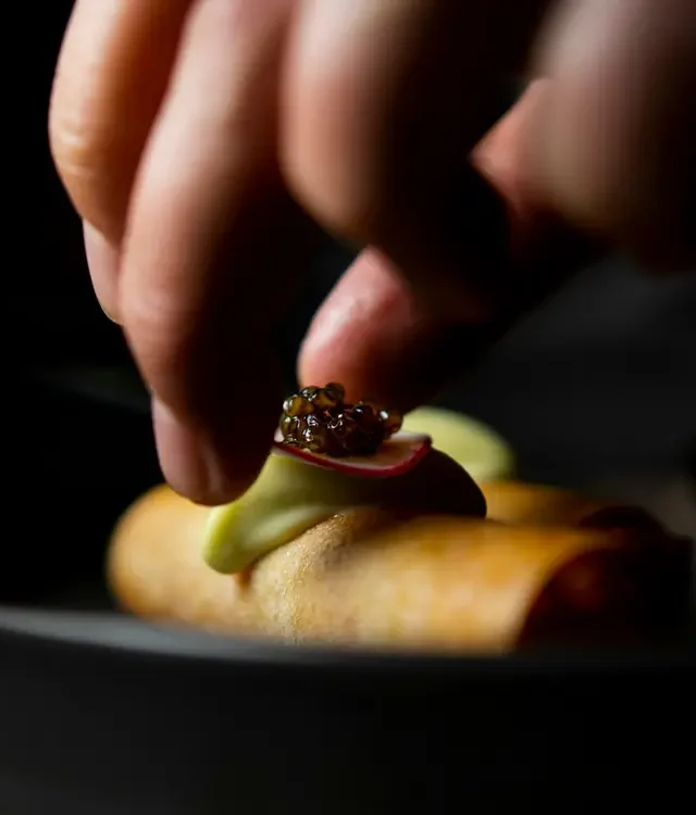 Guide du caviar : tout savoir sur le Beluga, l&rsquo;Oscietra et les grands caviars d&rsquo;exception