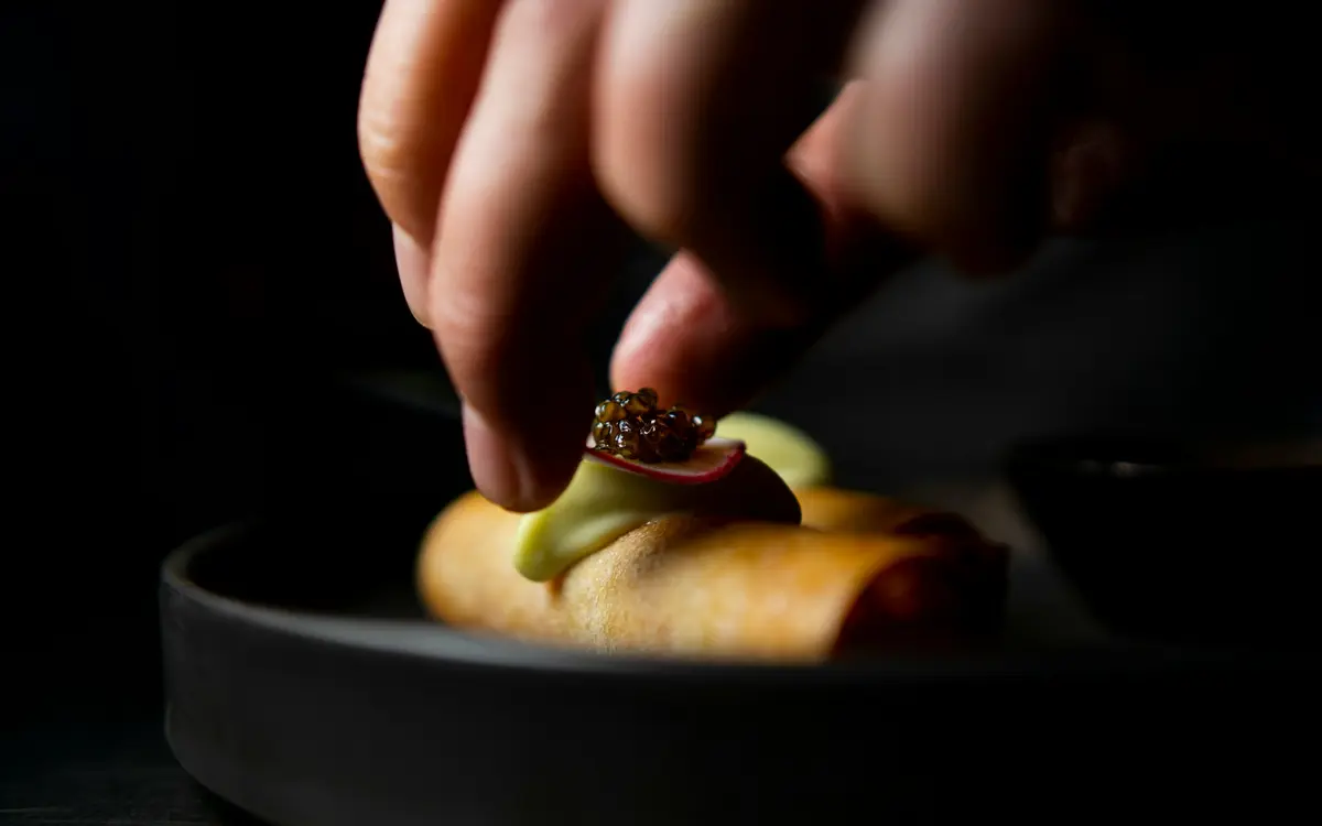 Guide du caviar : tout savoir sur le Beluga, l&rsquo;Oscietra et les grands caviars d&rsquo;exception