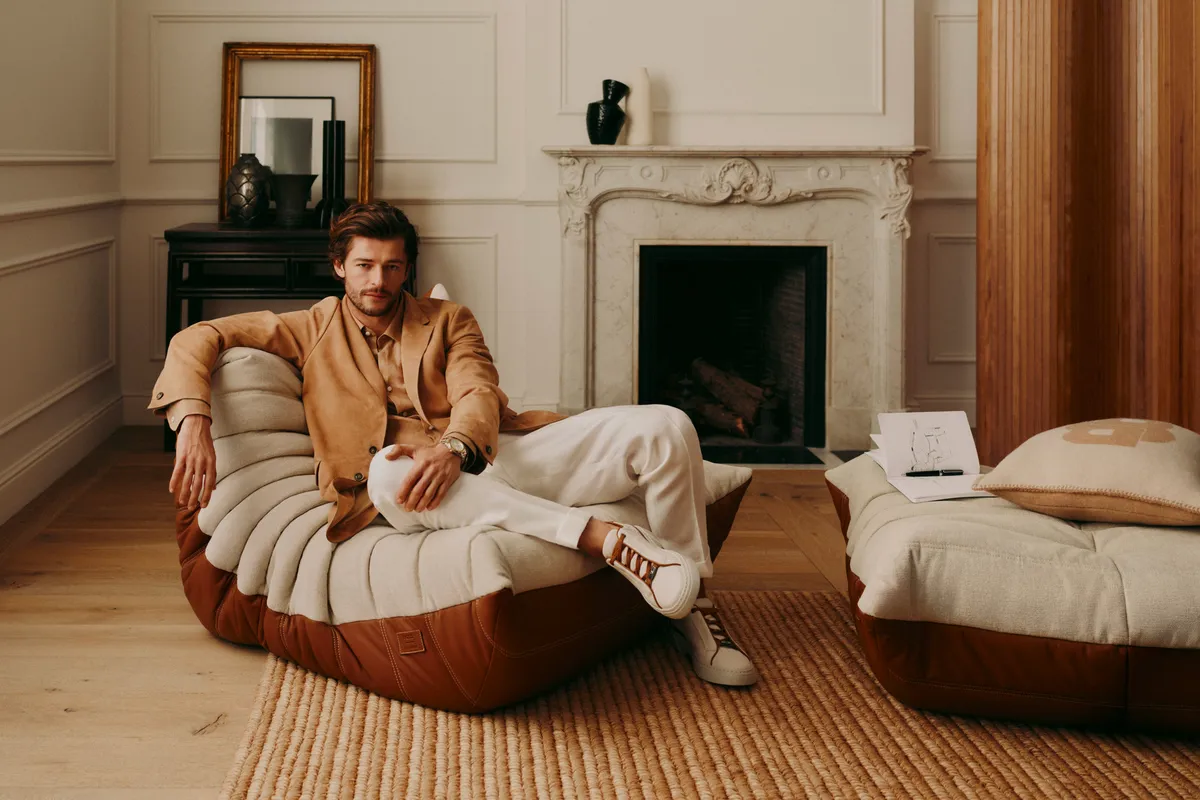 BOSS et Ligne Roset réinventent le Togo, entre tailoring et design contemporain
