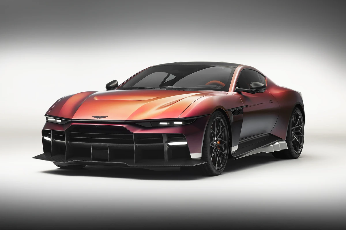 Aston Martin Valen vue avant / profil