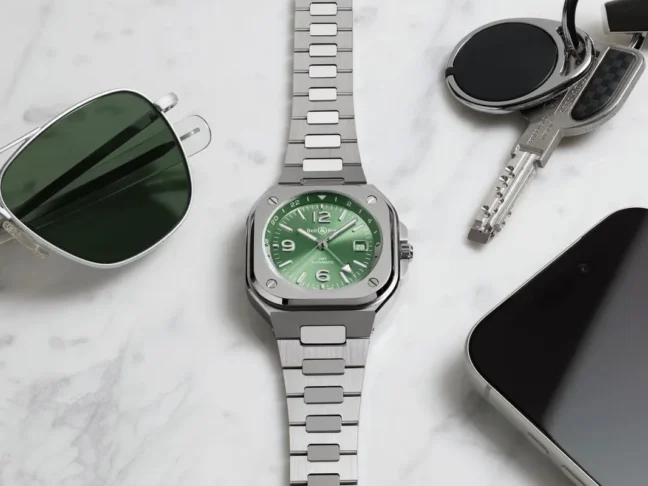 Bell & Ross BR-05 GMT Green Steel : le vert sauge redéfinit la montre de voyage urbaine