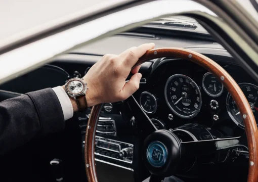 Breitling Top Time B01 hommage à Aston Martin DB5
