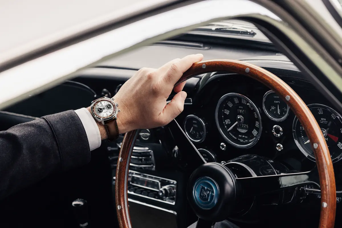 Breitling Top Time B01 hommage à Aston Martin DB5 : le temps et la vitesse réunis sur une montre icônique