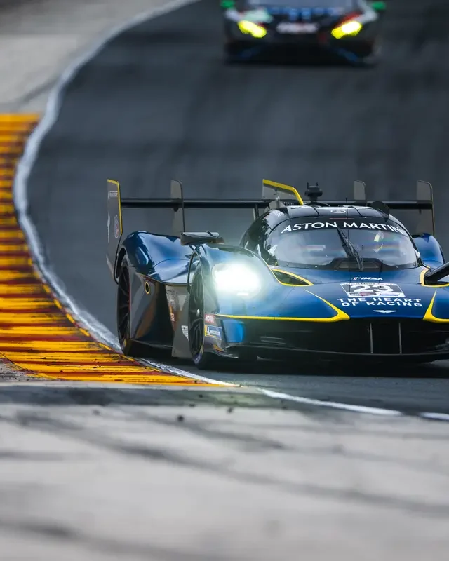 Aston Martin : Vantage GT3 et Valkyrie à Road America