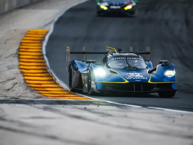 Aston Martin : Vantage GT3 et Valkyrie à Road America