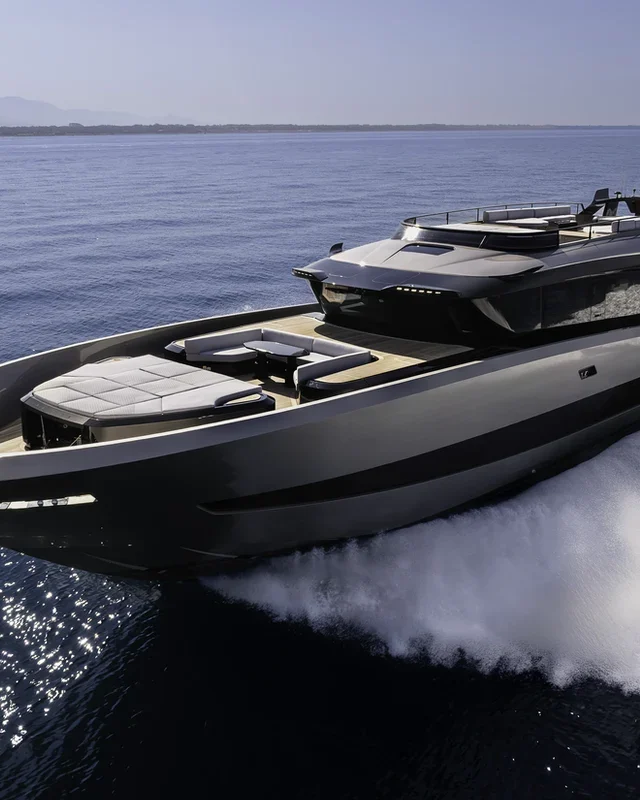 Ce yacht transpose l’univers des supercars sur l’eau