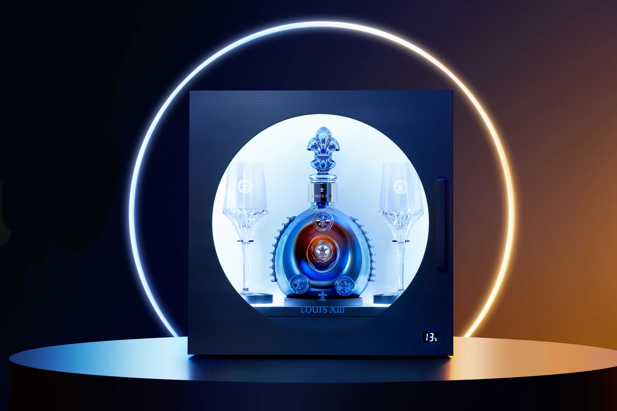 La cave réfrigérée conçue pour LOUIS XIII Black Pearl maintient le cognac jusqu’à 13 °C