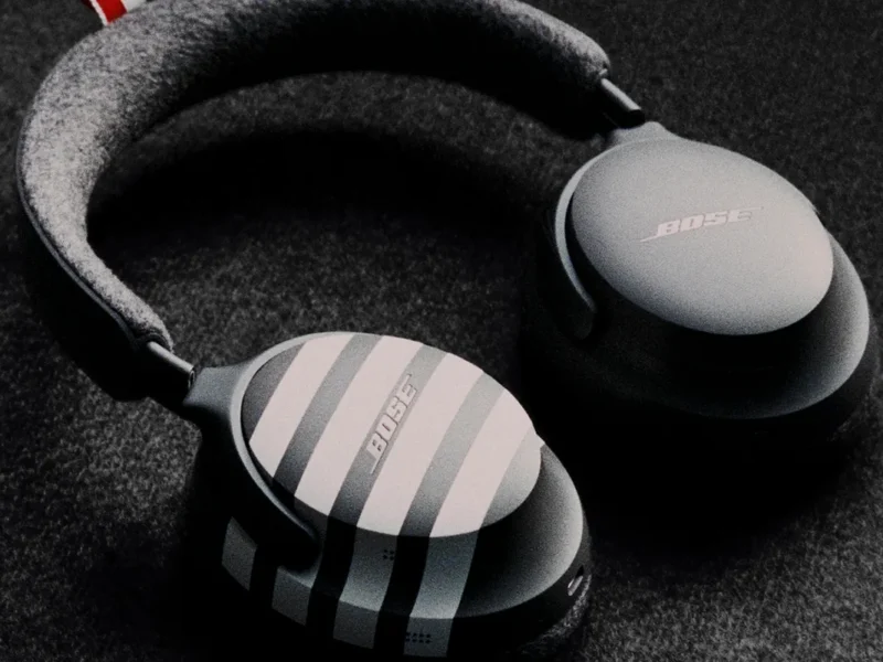 Quand Thom Browne transforme le casque Bose en pièce de vestiaire