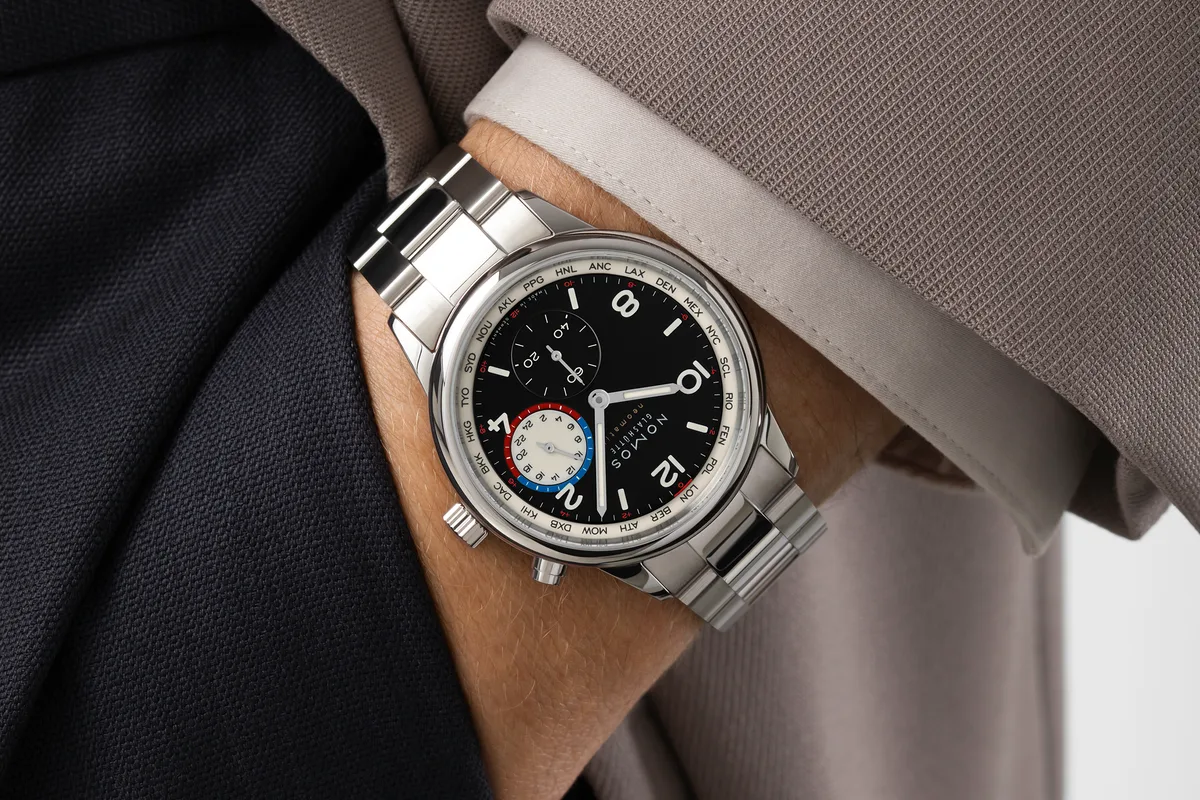 NOMOS Club Sport neomatik Worldtimer dark