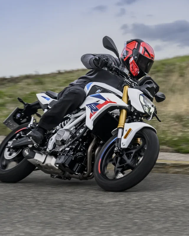 BMW F 450 R : le roadster A2 qui reprend les codes de la S 1000 R